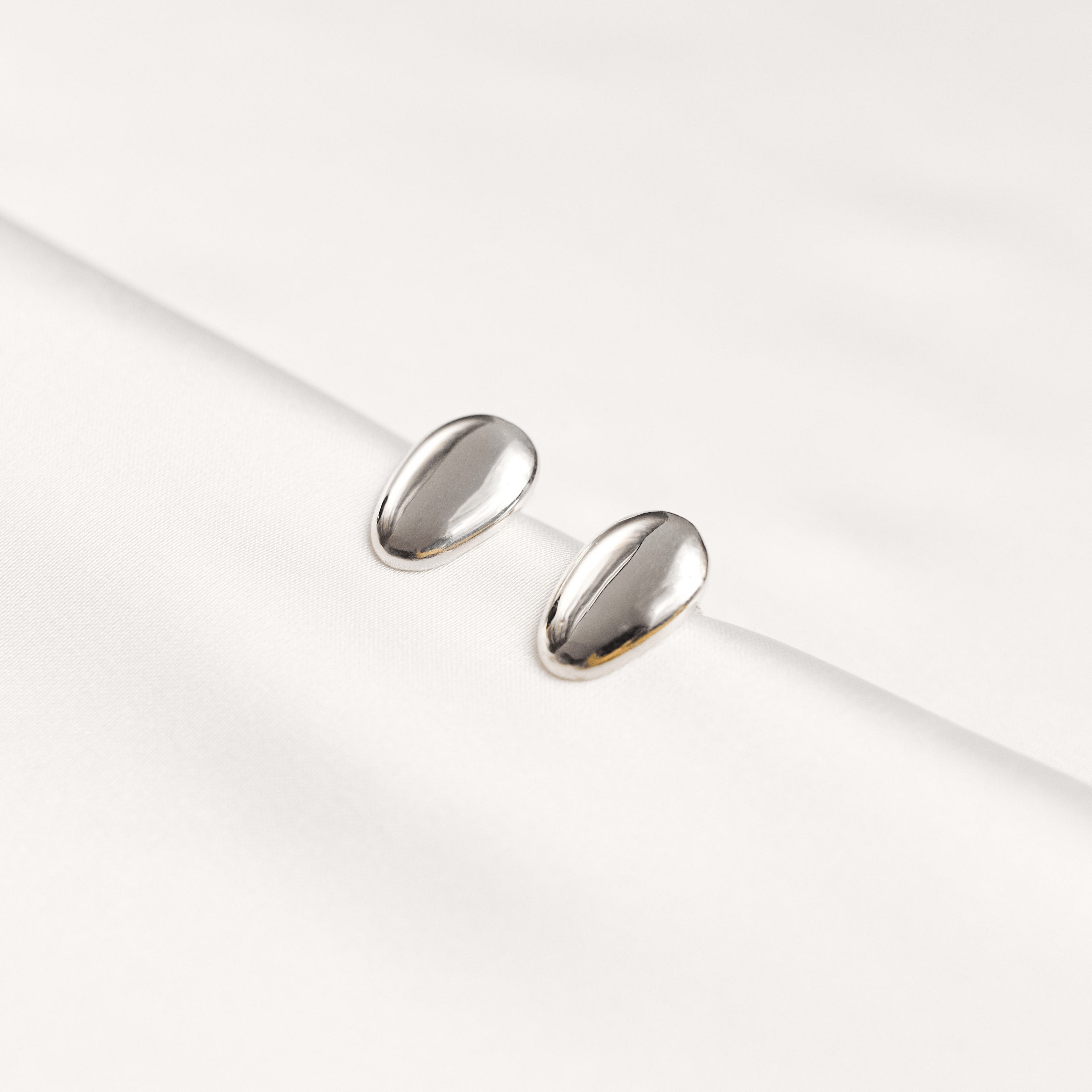 SIA SMALL Minimal Earrings, Handmade by Monom