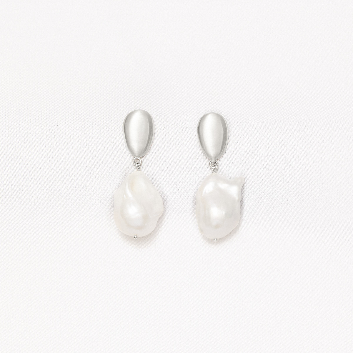 SIA SMALL Minimal Earrings, Handmade by Monom 2